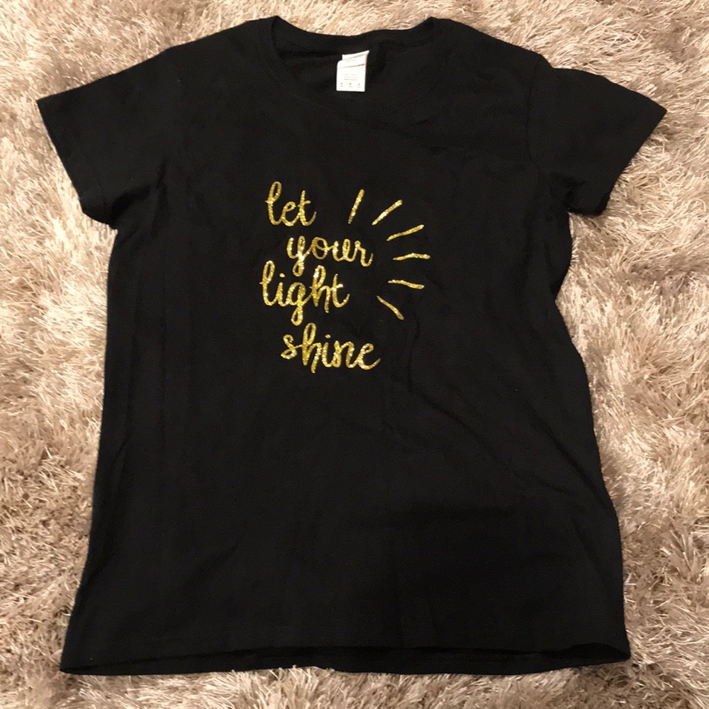 NWOT! Graphics tee